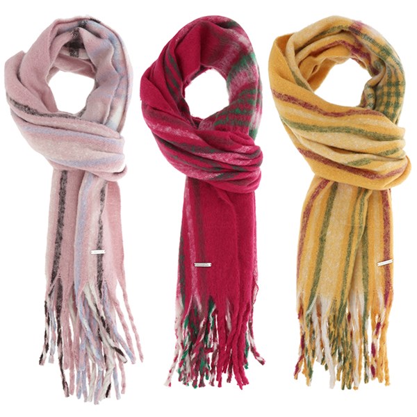 Cosy Heritage Plaid Scarf – Soft Fringe Finish