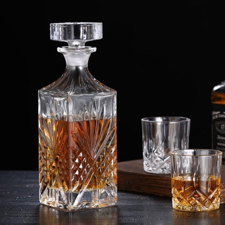 Crystal Glass Whiskey Decanter, Square Cut Design, 750ml Liquor Bottle with Stopper, Classic Diamond Pattern