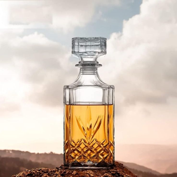 Crystal Glass Whiskey Decanter, Square Cut Design, 750ml Liquor Bottle with Stopper, Classic Diamond Pattern
