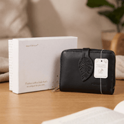 Small Embroidered Leaf Purse – Nature-Inspired Elegance