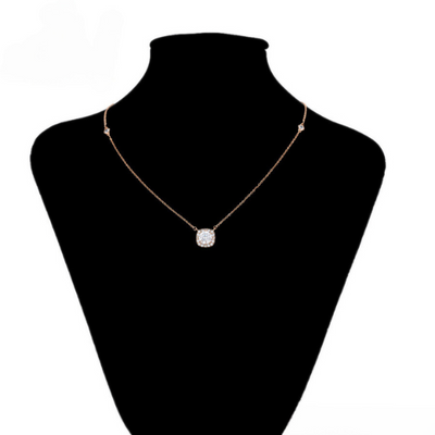 Donna Pendant with Necklace