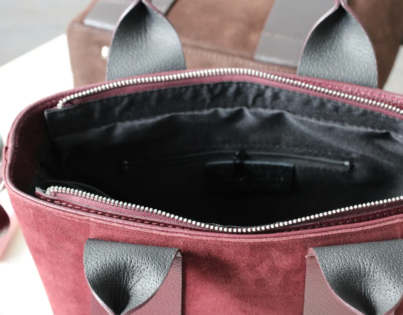 Suede Women’s PU Leather Handbag / Elegant Multi-Pocket Crossbody Bag – 33 × 13 × 23 cm