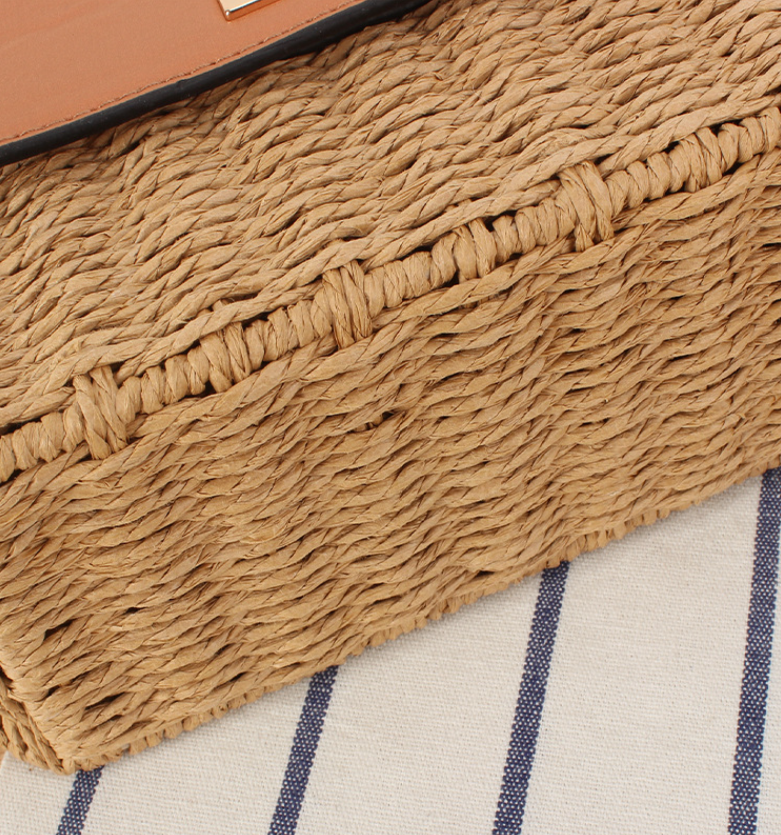 Women’s Rattan Straw Crossbody Purse / Woven Sling & Shoulder Bag – 21 × 7.5 × 14 cm