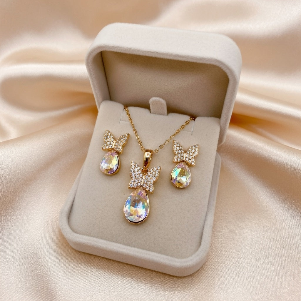 The Lyra Jewellery Set – 18k Gold Plated – Triangle Pendant