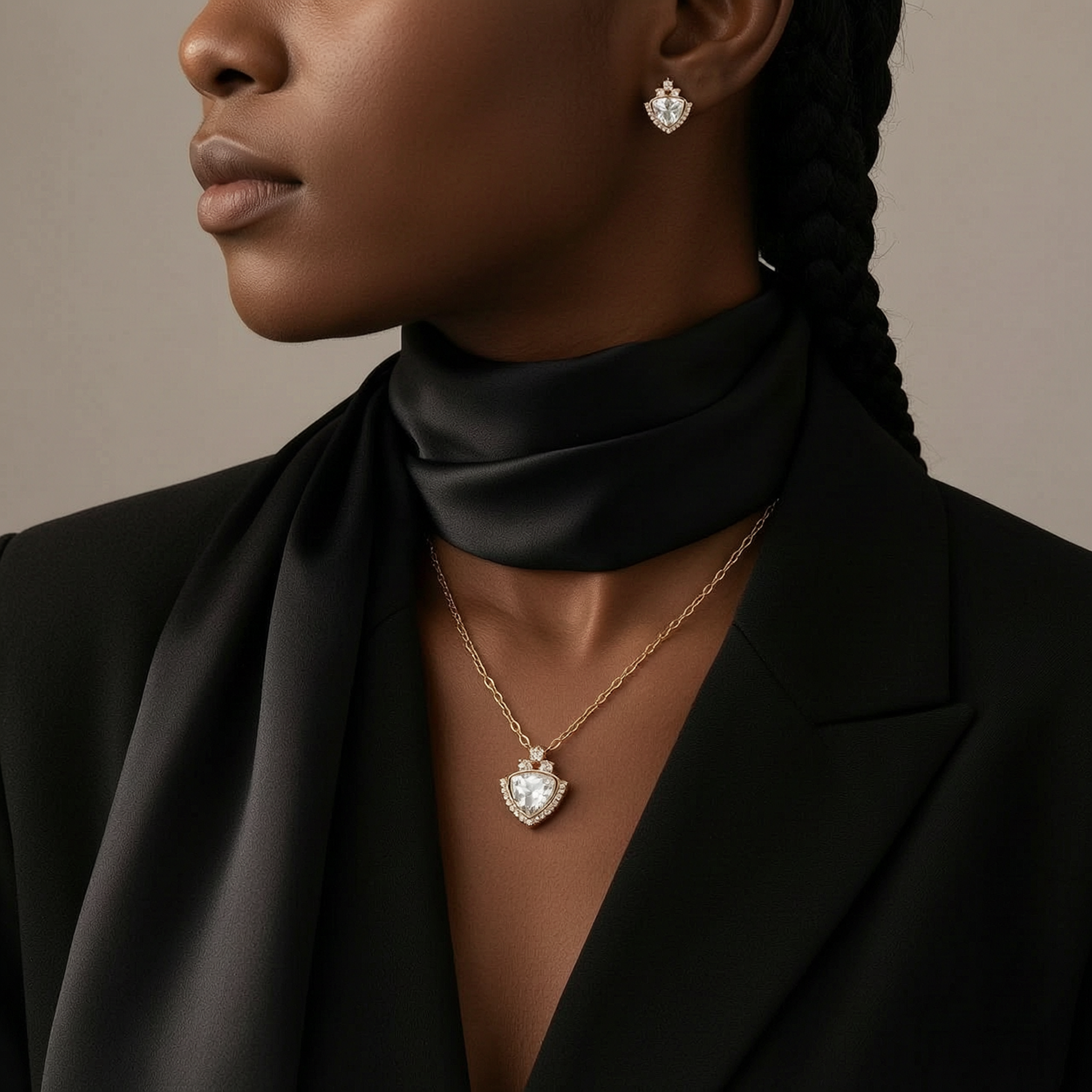 The Lyra Jewellery Set – 18k Gold Plated – Triangle Pendant