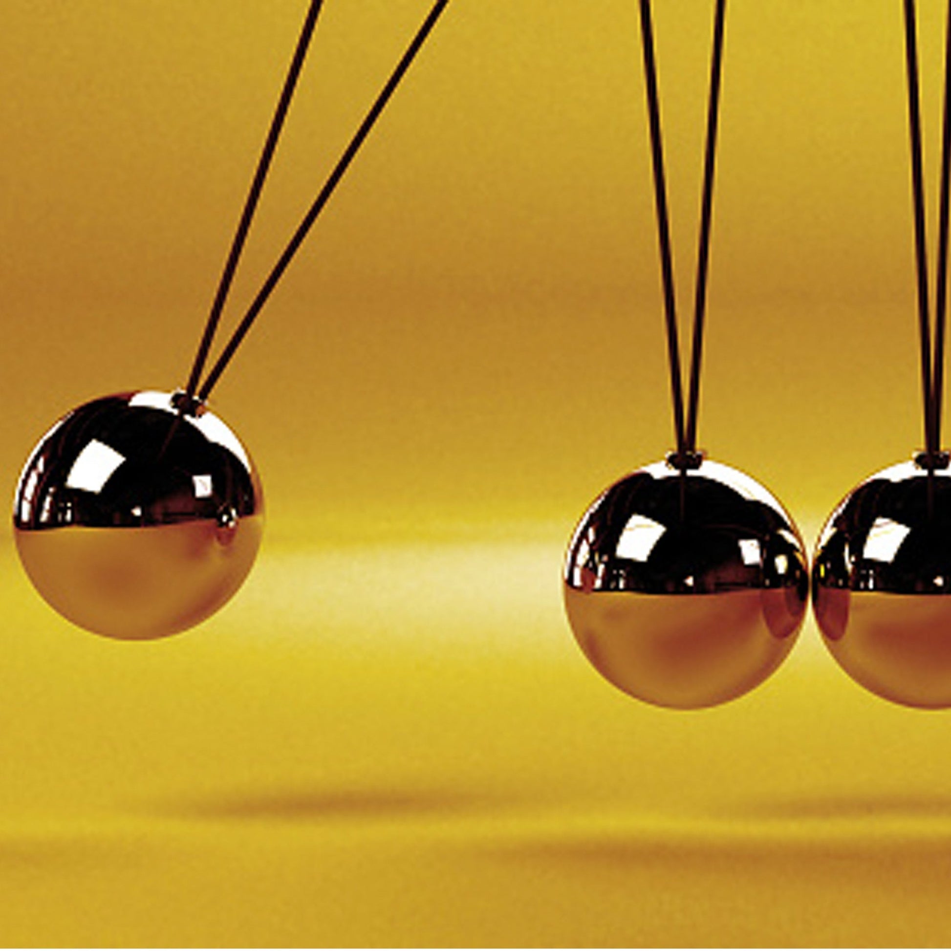 Harvey Makin Collection – Wood Effect Newton's Cradle